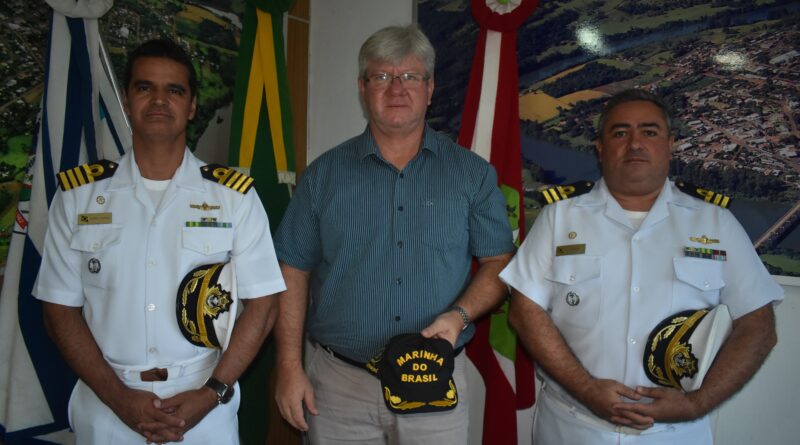 PREFEITO CANICO RECEBE CAPITÃO DA MARINHA DO BRASIL